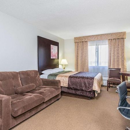 Super 8 By Wyndham Innisfail Bagian luar foto