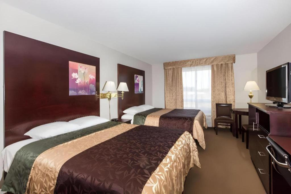 Super 8 By Wyndham Innisfail Bagian luar foto