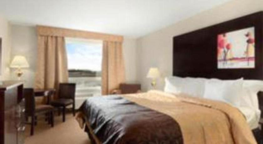 Super 8 By Wyndham Innisfail Bagian luar foto
